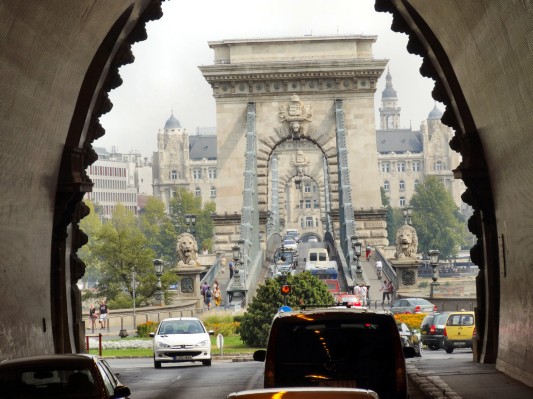Blick aus dem Burgbergtunnel zur Kettenbrücke. (05.09.2012)