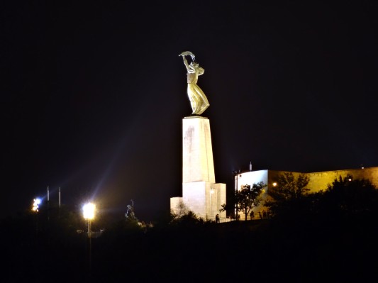 ... und zum Befreiungsdenkmal auf dem Gellértberg. (05.09.2012)