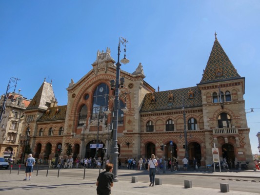 Die Zentrale Markthalle von außen ... (08.09.2012)