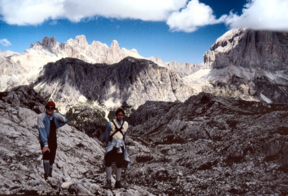 Auftsieg zur Averau-Scharte mit Blick zum Col dei Bos (05.08.1988)