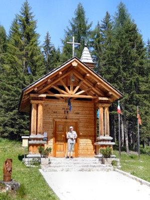 Gedenkkapelle an der Straße Cortina-Falzarego (16.07.2010)
