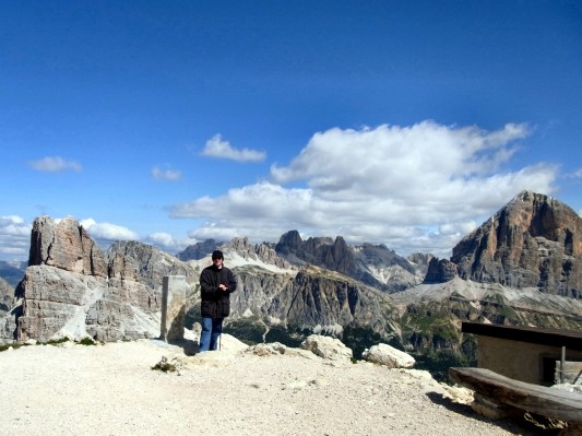 Am Gipfel des Nuvolau, mit Blick auf Lagazuoi und Tofana I (02.07.2011)