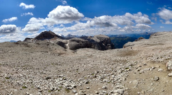 Blick über die Sella-Hochfläche von der Scharte 