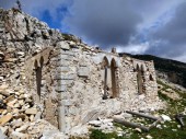Kriegskapelle in den Wänden der Cima di Falzarego (09.07.2012)