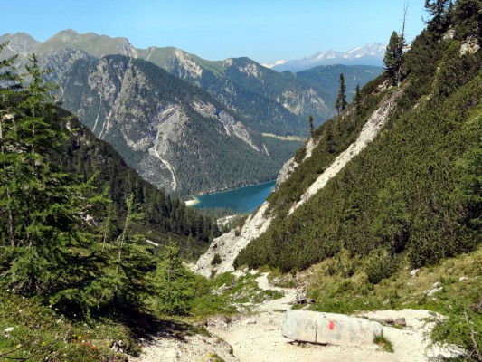 Endlich ist das Ziel in Sicht: Der Pragser Wildsee (16.07.2013)