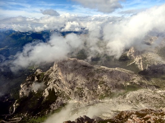 Hexenstein in Wolken vom Lagazuoi aus (02.08.2014)