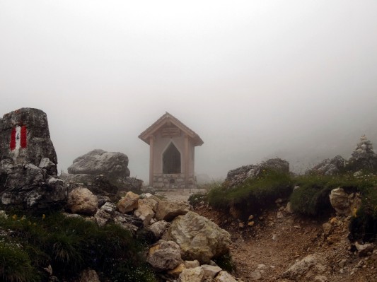 Kapellchen oberhalb des Edelweißtales im Nebel (27.07.2014)