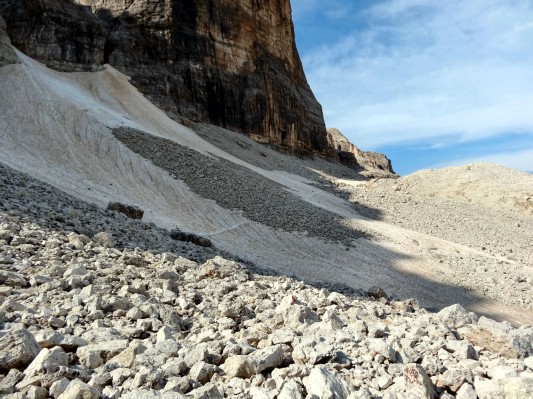 Schneefelder zwingen zur Umkehr - gerade rechtzeitig vor einem Felssturz (10.08.2014)