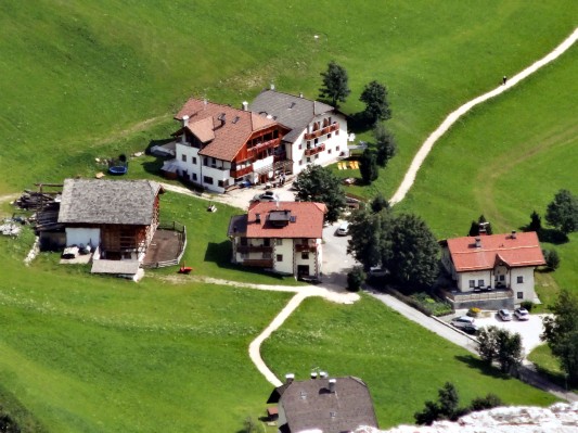 Blick von der Pisciadu-Hochebene zu unserem Quartier (10.08.2014)