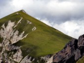 ... mit Blick zurück zum nun überfüllten Piz da Peres (01.08.2014)