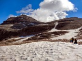 Viel Schnee auf der Sella-Hochfläche Richtung Boe ... (08.08.2014)