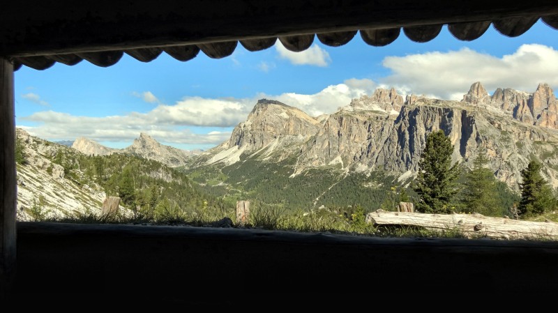 Blick aus den Schützengräben unterhalb der Cinque Torri auf Hexenstein, Lagazuoi, Col dei Bos ... (17.07.2016)