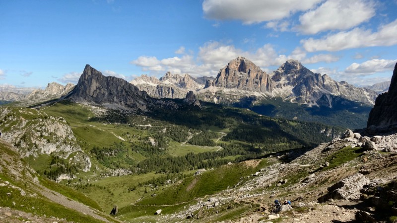 Blick von der Giau-Scharte auf den Nuvolau und die drei Tofanan ... (18.07.2016)