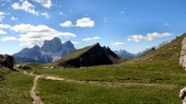 ... sowie auf die Mondeval-Hochfläche und den Pelmo (18.07.2016)
