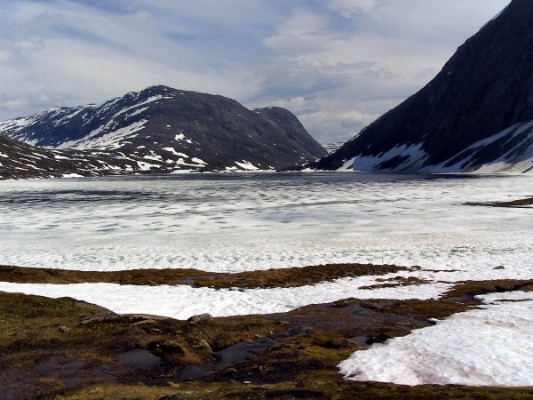 Unmittelbar darauf folgt der Djupvatnet-Eissee ... (05.07.2008) 