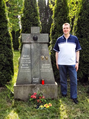 Am Grab meiner Drexler-Ur-Ur-Großeltern (15.05.2015)