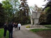 Am Mendel-Denkmal (15.05.2015)