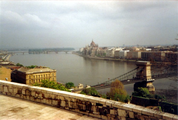 Blick von der Hofburg auf die Donau (21.04.1990)