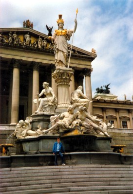 Parlament und Pallas-Athene-Brunnen (24.05.1988)