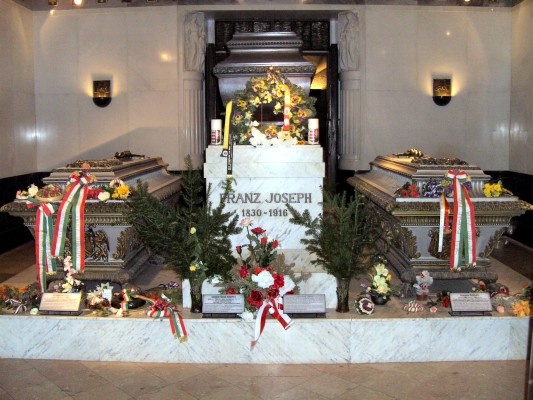 Kaisergruft: Kaiser Franz Joseph I., Kaiserin Elisabeth und Kronprinz Rudolf (06.09.2009)