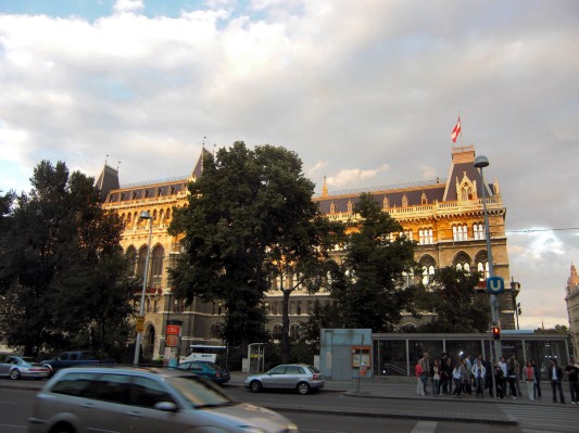 Auf dem Weg ins Kabarett Niedermair: Rathaus (06.09.2009)