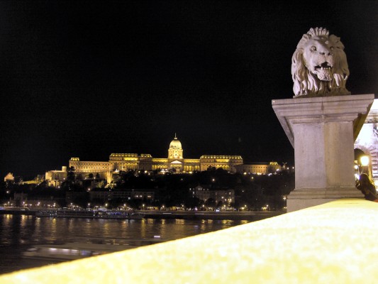 Burgpalast bei Nacht von der Kettenbrücke aus (09.09.2009)