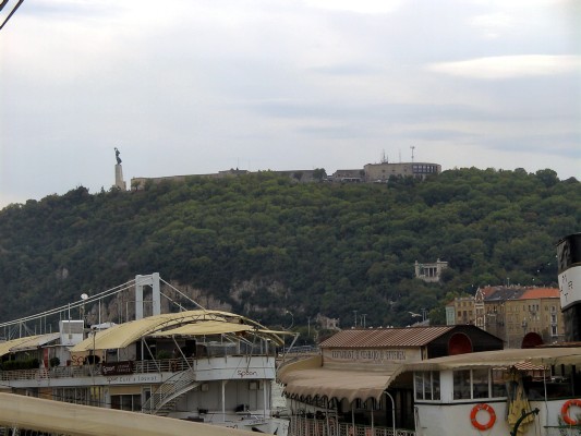 Gellértberg mit Zitadelle und Freiheitsdenkmal (11.09.2009)