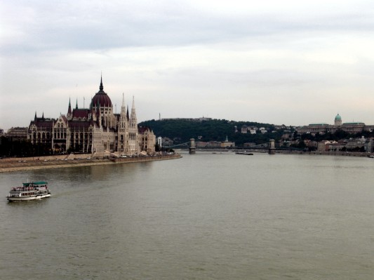 Parlament, Kettenbrücke und Gellértberg (11.09.2009)