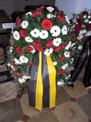 Kranz in der Kaisergruft: Monarchisten - Schwarz-Gelbe Allianz.