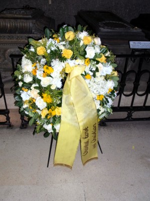 Kranz in der Kaisergruft: Chantal, Ernst und Christian von Hannover.