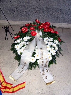 Kranz in der Kaisergruft: Fürst Albert II. von Monaco mit Gattin sowie der Prinz und die Prinzessin von Monaco.