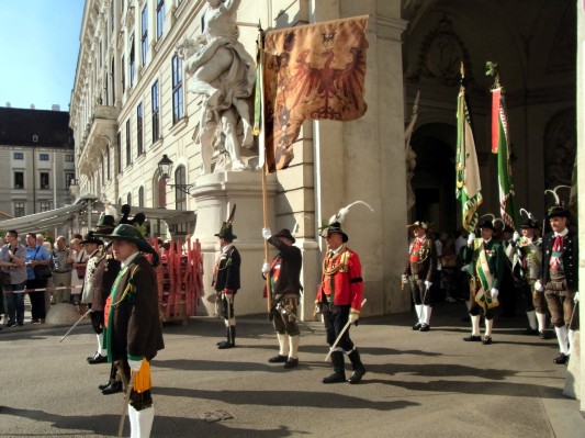 Kondukt im inneren Burghof.