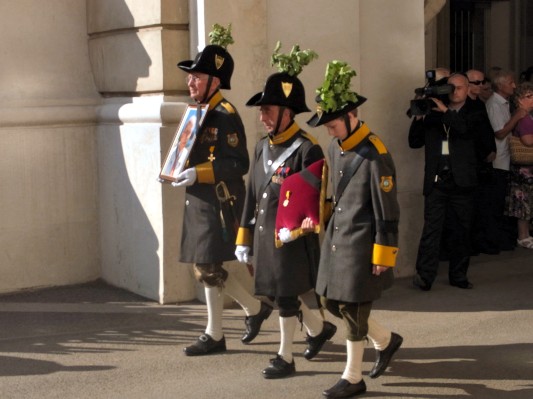 Kondukt im inneren Burghof.