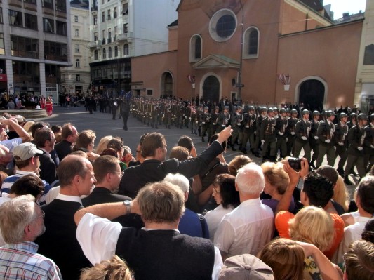 Vor der Kapuzinerkirche.